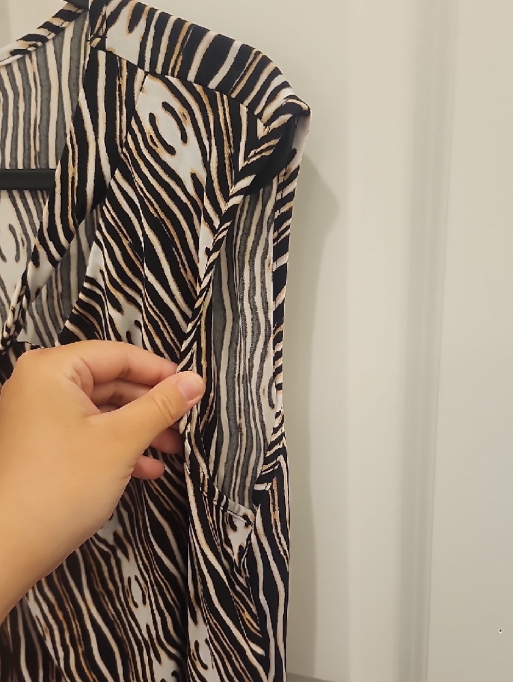 Laura Petites Black Brown White Stripe Sleeveless Blouse Womens XL - Picture 6 of 7